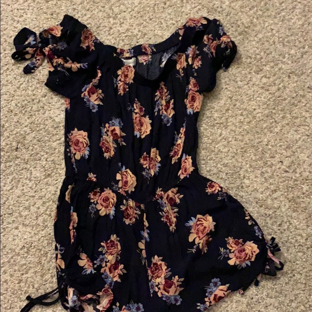 Romper - Picture 2 of 3